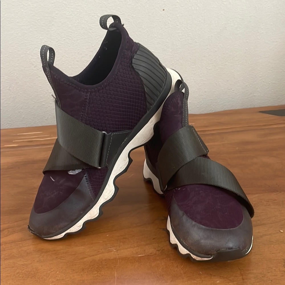 Sorel Kinetic Stylish Purple and Black Sneakers Suze 8.5